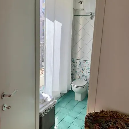 Alojamento de Acomodação e Pequeno-almoço Vela Sea 4*